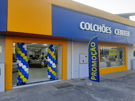 Colchões Center Iririú Joinville - interior da loja com cama baú